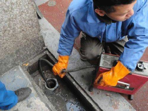 佛罗镇疏通下水道